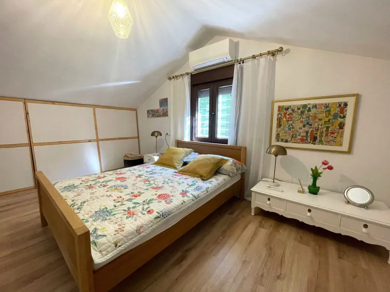 Independent Villa in Estepona – 984 m² Plot and 273 m² Built