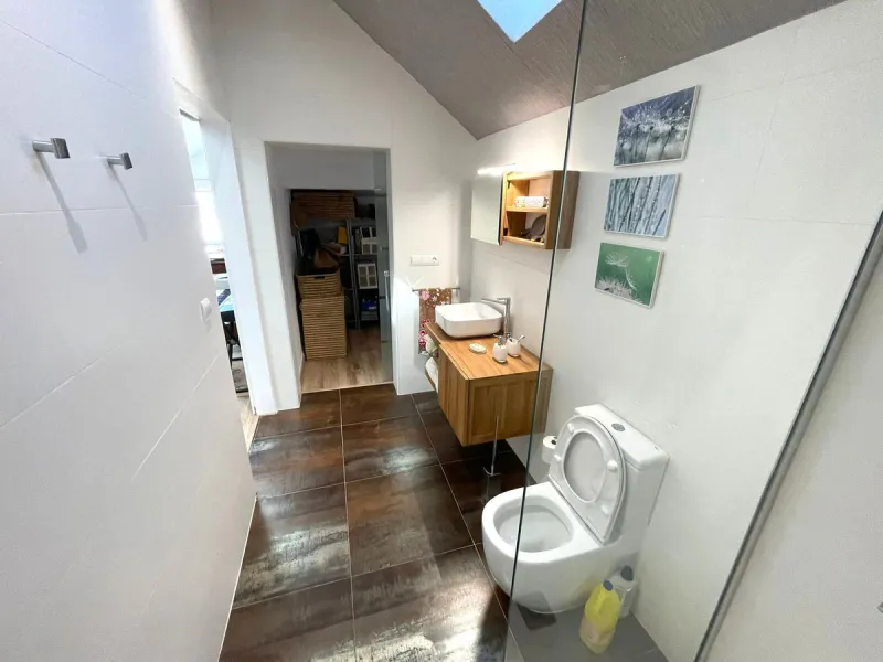Independent Villa in Estepona – 984 m² Plot and 273 m² Built