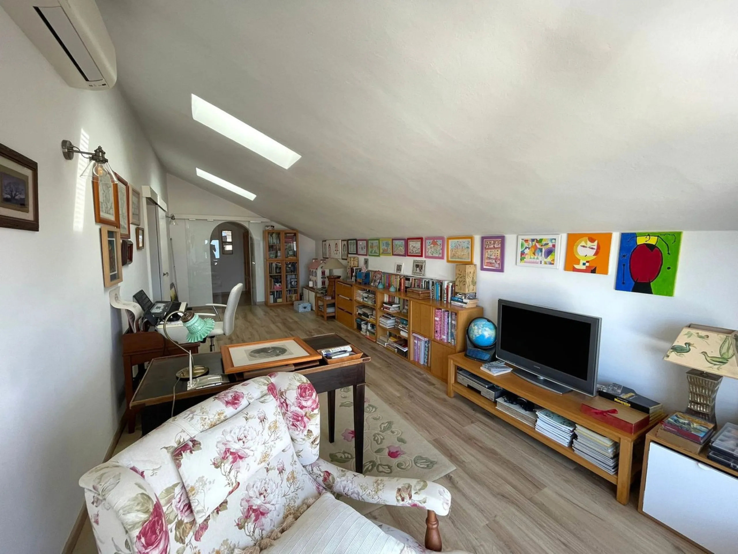 Independent Villa in Estepona – 984 m² Plot and 273 m² Built