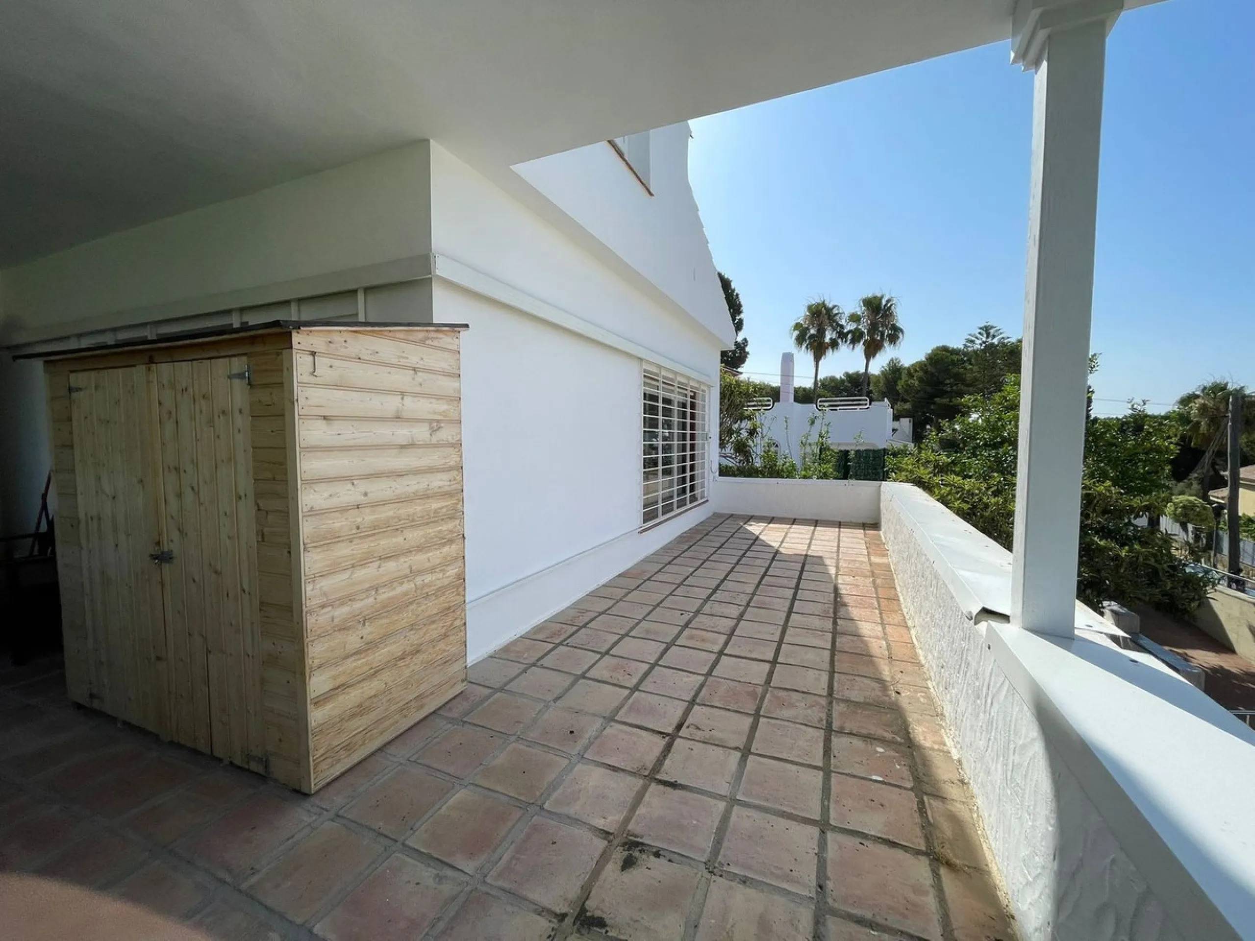 Independent Villa in Estepona – 984 m² Plot and 273 m² Built