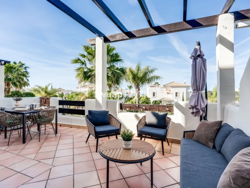 Stylish 2-Bedroom Apartment with Sea Views in Sunset Golf, Selwo, Estepona