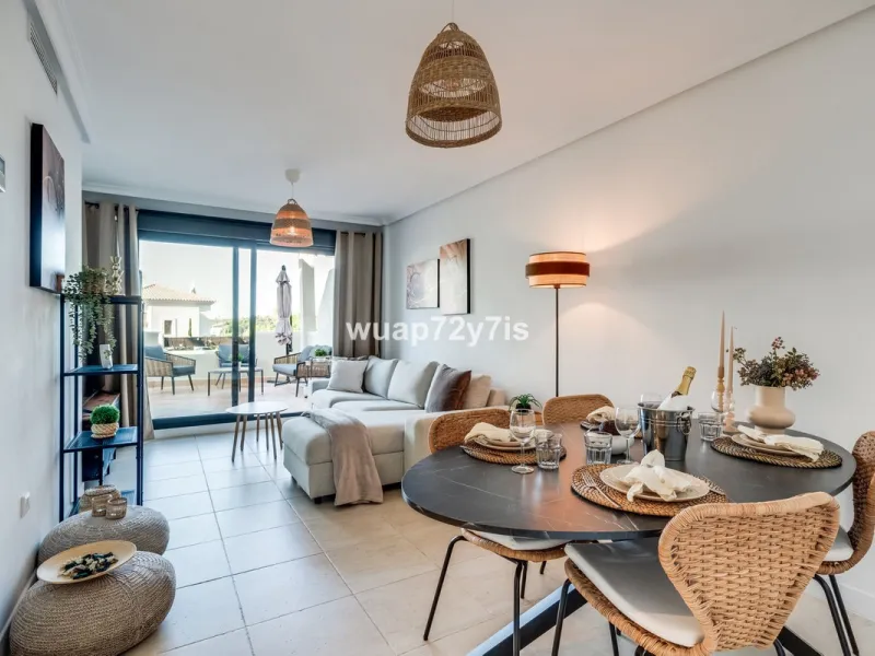 Stylish 2-Bedroom Apartment with Sea Views in Sunset Golf, Selwo, Estepona