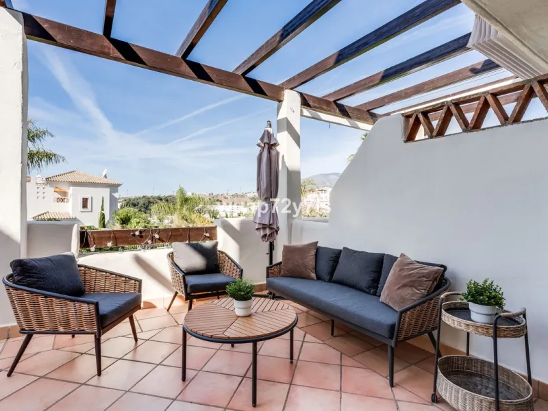 Stylish 2-Bedroom Apartment with Sea Views in Sunset Golf, Selwo, Estepona