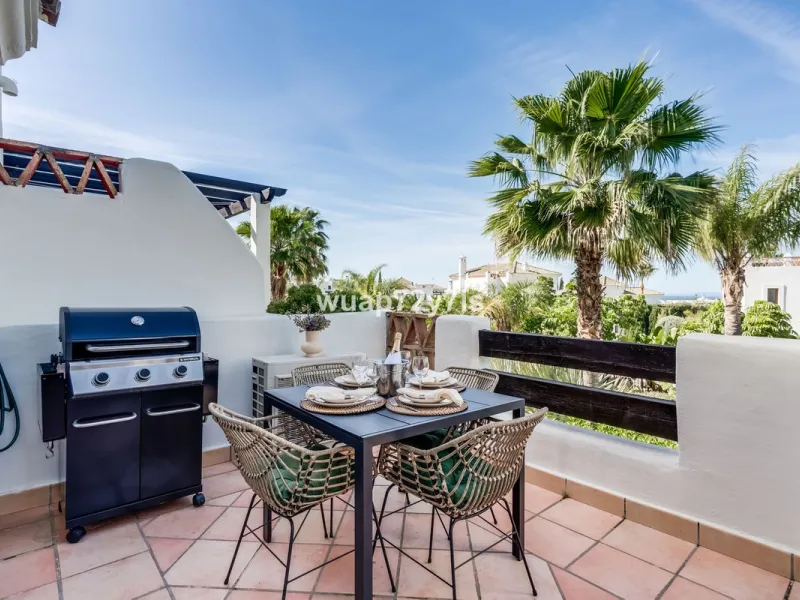 Stylish 2-Bedroom Apartment with Sea Views in Sunset Golf, Selwo, Estepona
