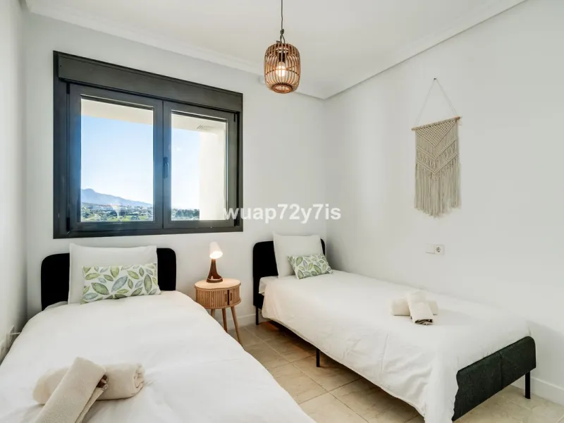 Stylish 2-Bedroom Apartment with Sea Views in Sunset Golf, Selwo, Estepona