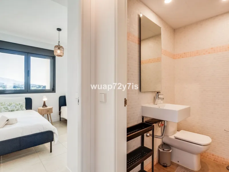 Stylish 2-Bedroom Apartment with Sea Views in Sunset Golf, Selwo, Estepona