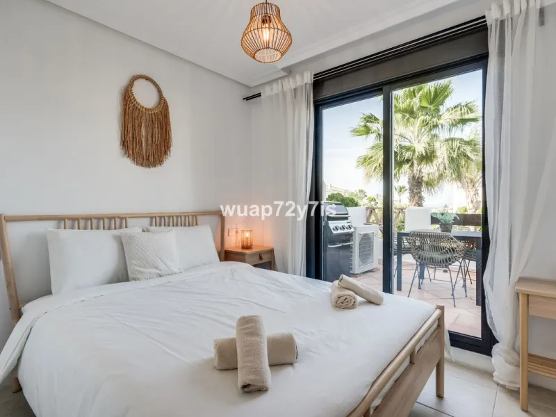 Stylish 2-Bedroom Apartment with Sea Views in Sunset Golf, Selwo, Estepona