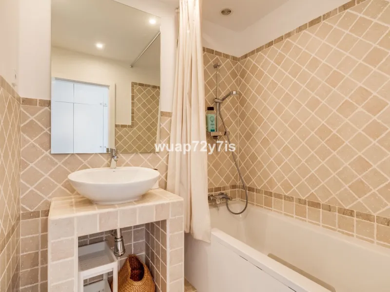 Stylish 2-Bedroom Apartment with Sea Views in Sunset Golf, Selwo, Estepona