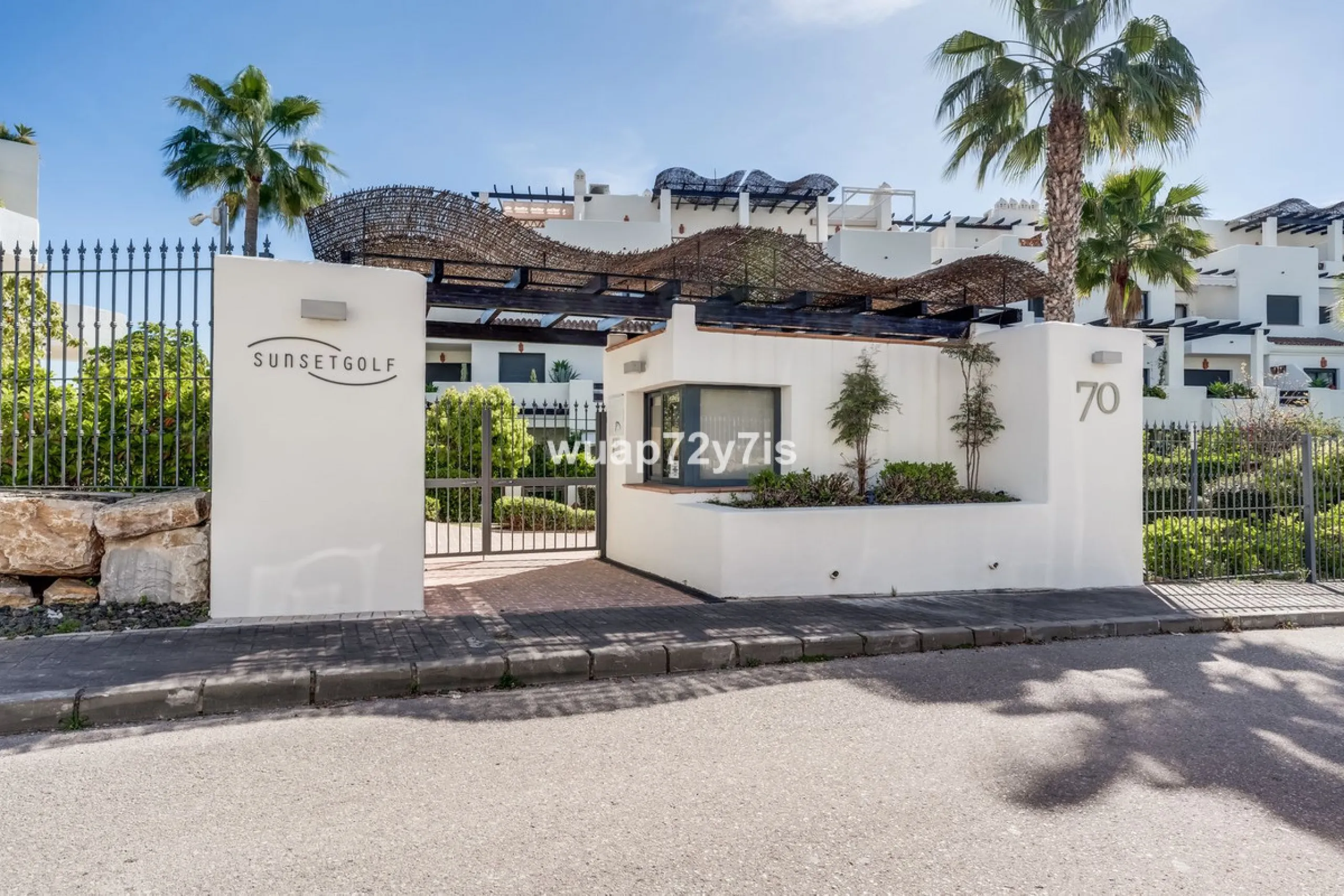 Stylish 2-Bedroom Apartment with Sea Views in Sunset Golf, Selwo, Estepona