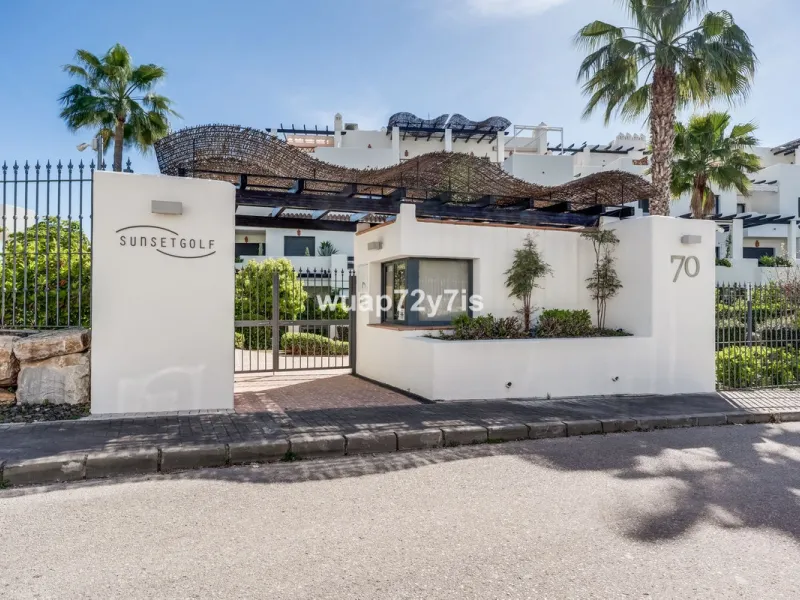 Stylish 2-Bedroom Apartment with Sea Views in Sunset Golf, Selwo, Estepona