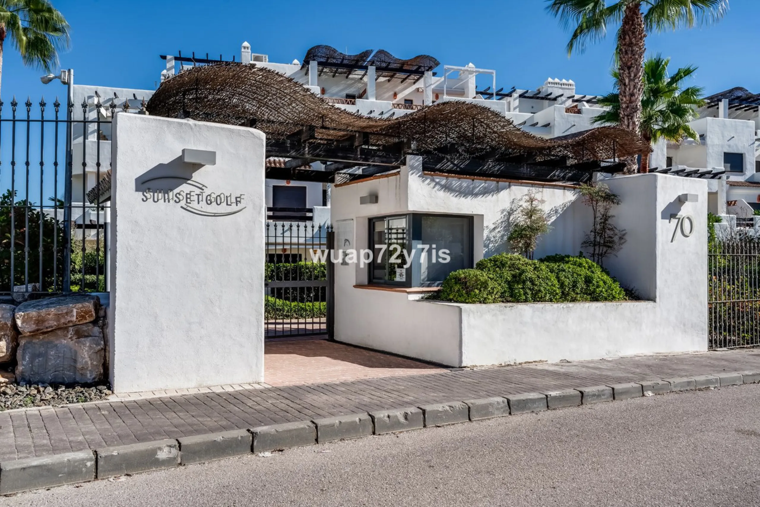 Stylish 2-Bedroom Apartment with Sea Views in Sunset Golf, Selwo, Estepona