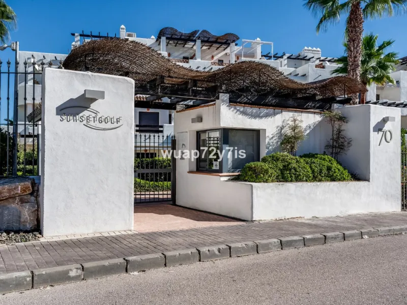 Stylish 2-Bedroom Apartment with Sea Views in Sunset Golf, Selwo, Estepona
