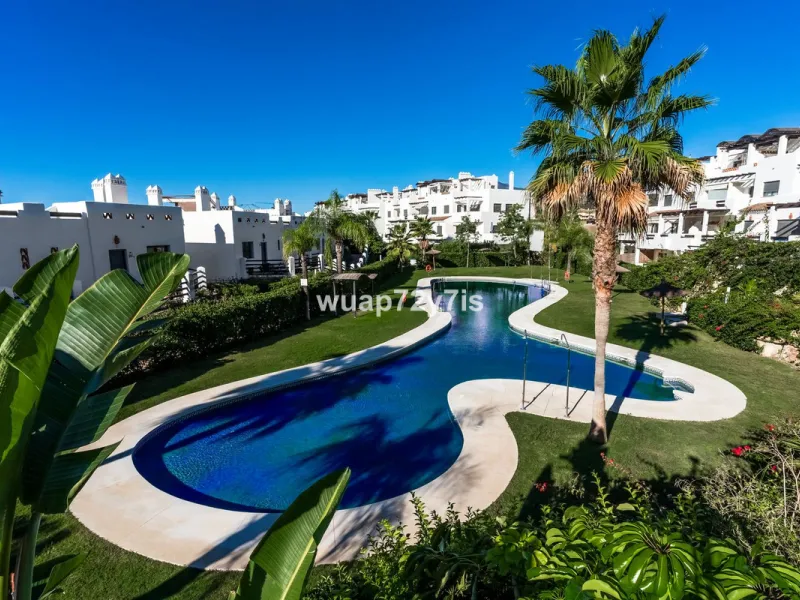 Stylish 2-Bedroom Apartment with Sea Views in Sunset Golf, Selwo, Estepona