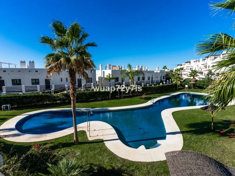 Stylish 2-Bedroom Apartment with Sea Views in Sunset Golf, Selwo, Estepona