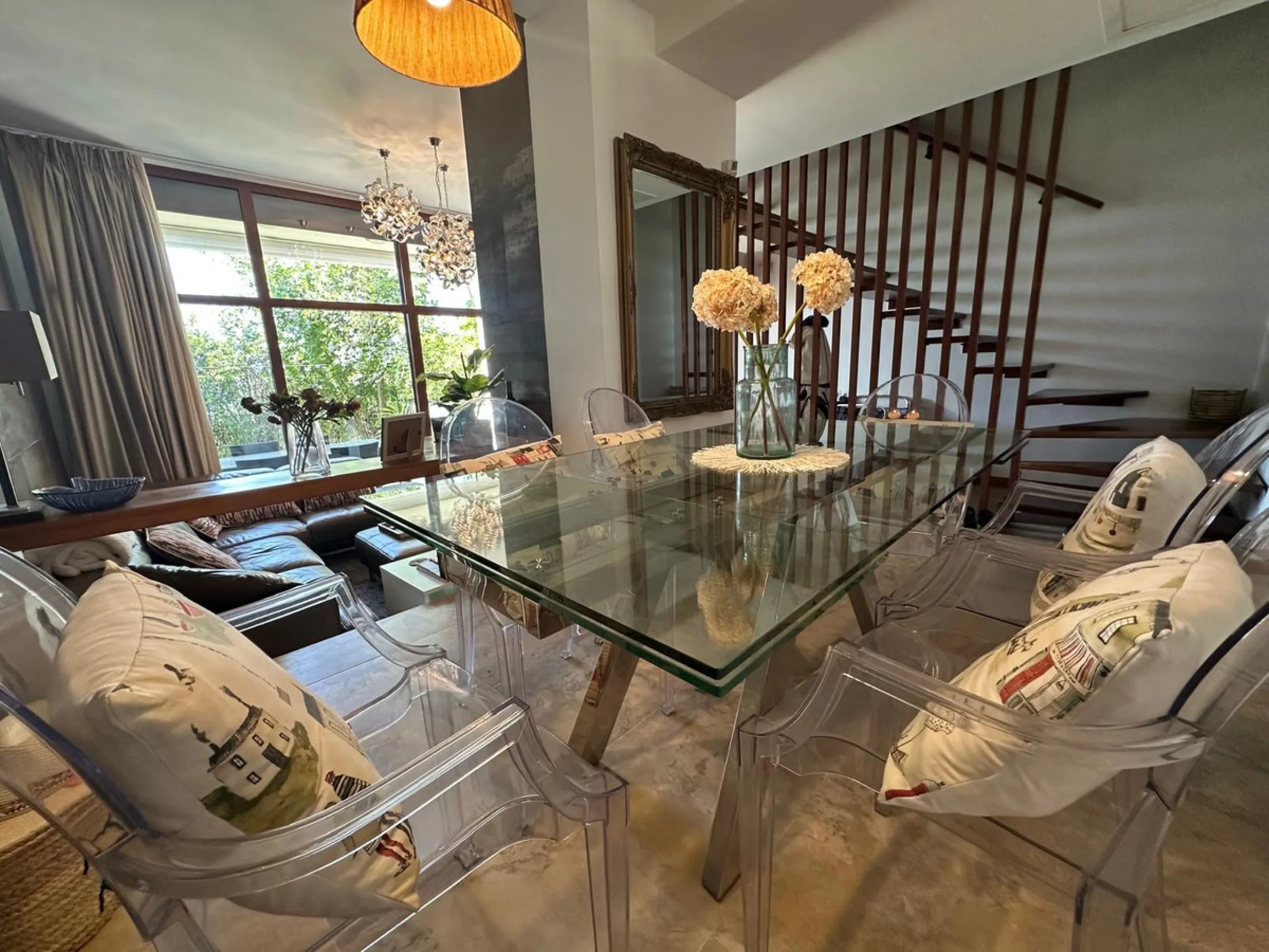 SUPERB 3 BEDROOM TOWNHOUSE - WALKING DISTANCE TO THE BEACH