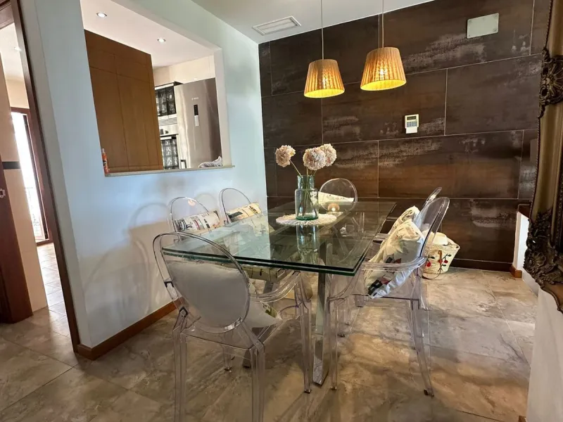 SUPERB 3 BEDROOM TOWNHOUSE - WALKING DISTANCE TO THE BEACH