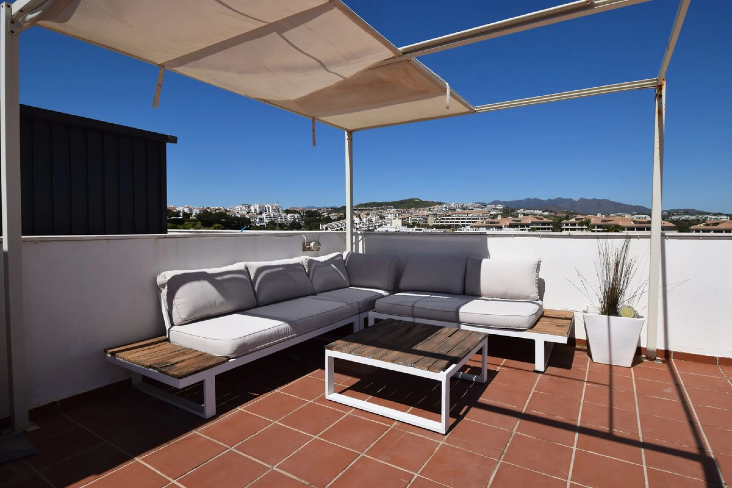 Apartment - Penthouse в продаже в Mijas, Málaga. В доме 3 спален и 2 ванных комнат. Площадь дома 70 м²