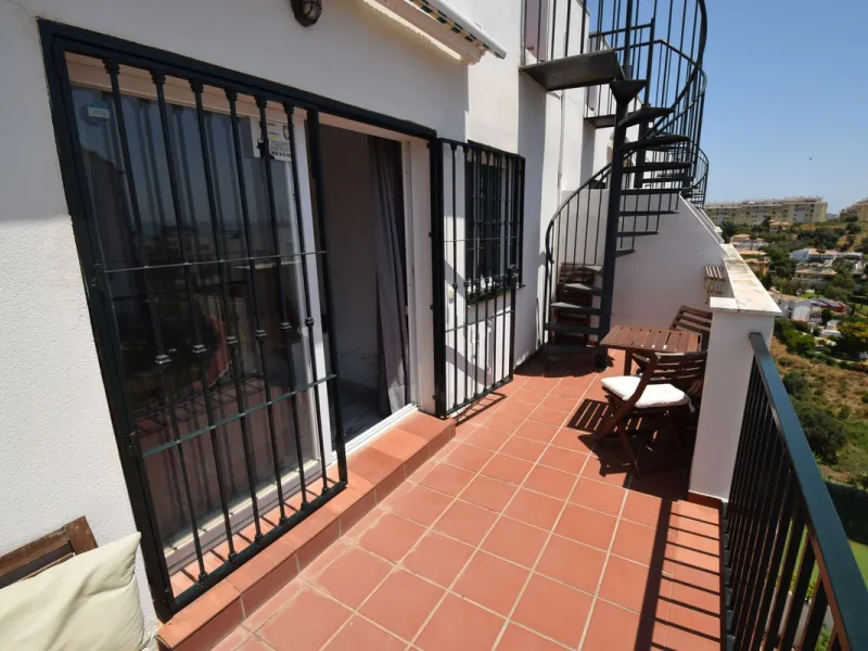 Apartment - Penthouse в продаже в Mijas, Málaga. В доме 3 спален и 2 ванных комнат. Площадь дома 70 м²