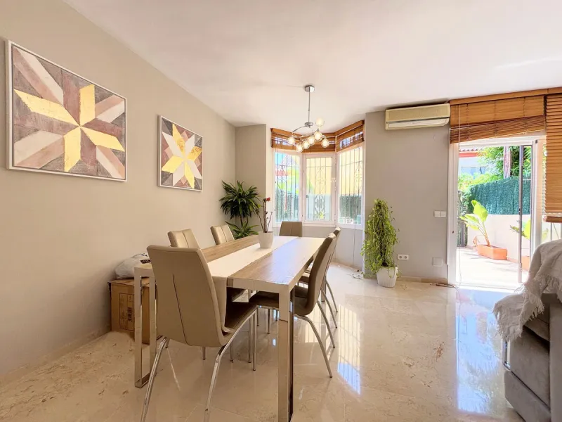 CHARMING TOWNHOUSE WITH TERRACE, PRIVATE GARAGE, AND SOUTH-FACING ORIENTATION
