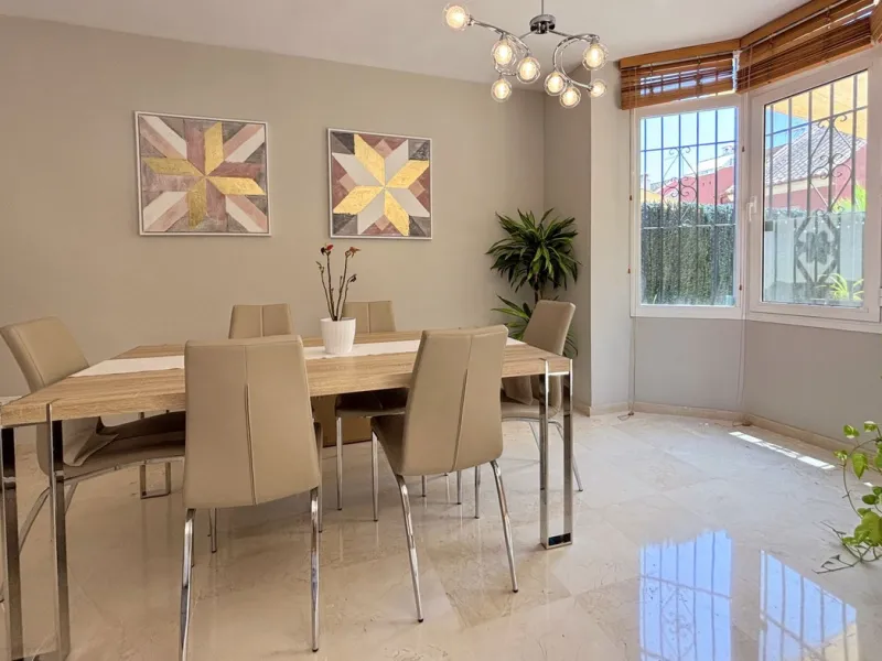CHARMING TOWNHOUSE WITH TERRACE, PRIVATE GARAGE, AND SOUTH-FACING ORIENTATION