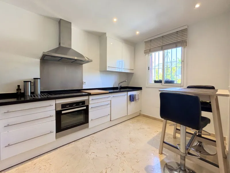 CHARMING TOWNHOUSE WITH TERRACE, PRIVATE GARAGE, AND SOUTH-FACING ORIENTATION