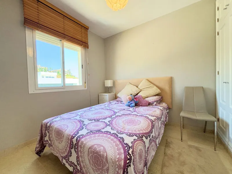 CHARMING TOWNHOUSE WITH TERRACE, PRIVATE GARAGE, AND SOUTH-FACING ORIENTATION