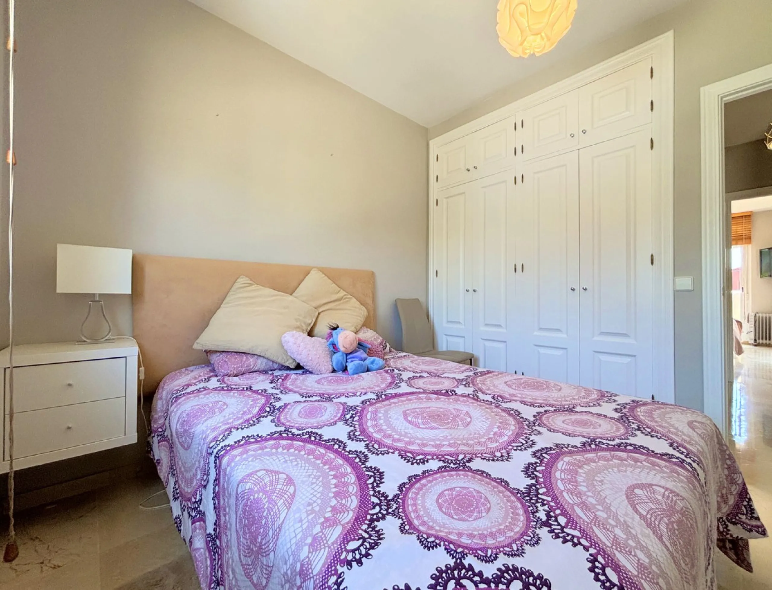 CHARMING TOWNHOUSE WITH TERRACE, PRIVATE GARAGE, AND SOUTH-FACING ORIENTATION
