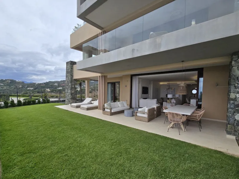 Wonderful 3 Bedroom Ground floor Corner Apartment with Spectacular Mediterranean Views in Real de La Quinta