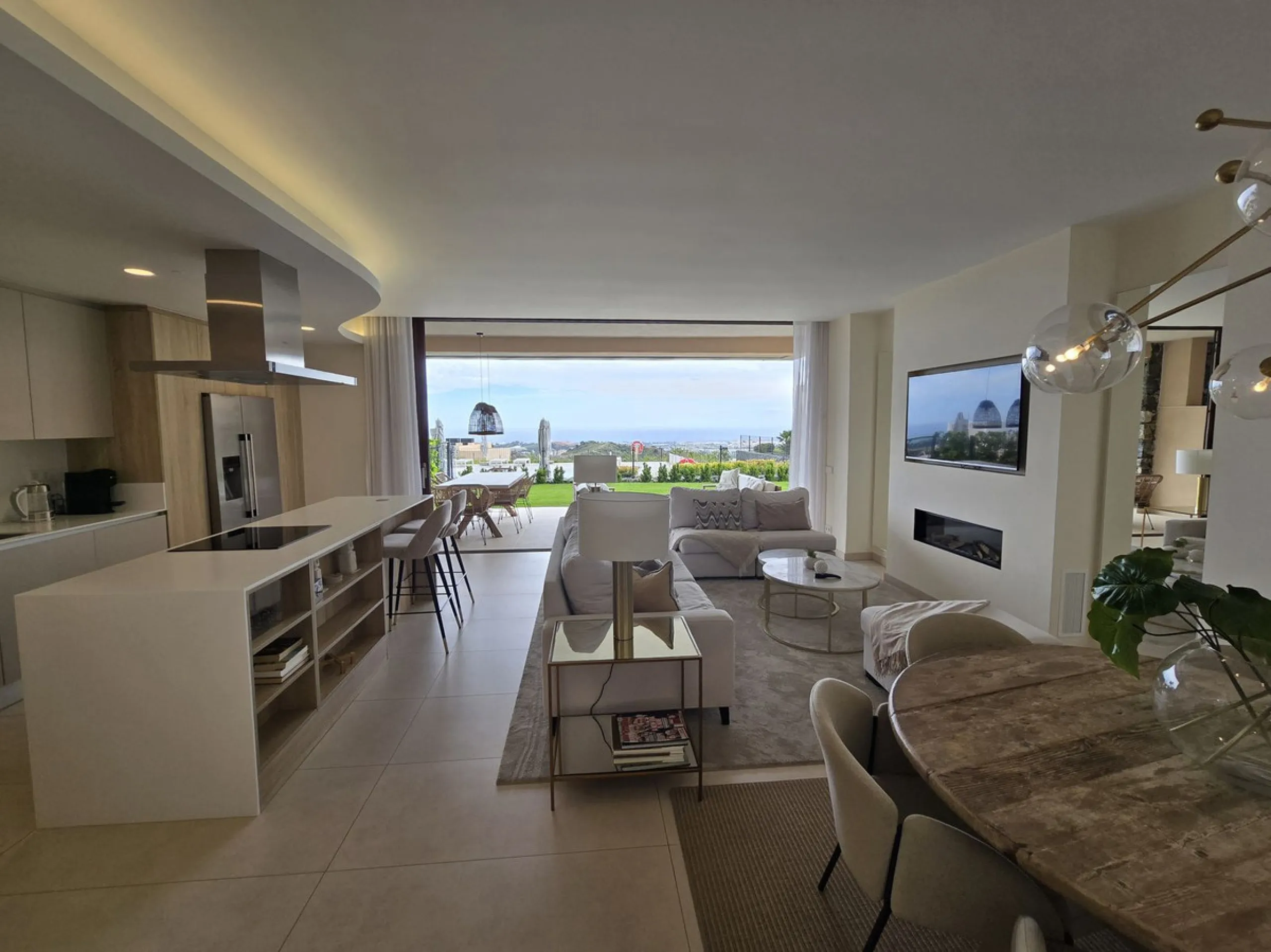 Wonderful 3 Bedroom Ground floor Corner Apartment with Spectacular Mediterranean Views in Real de La Quinta