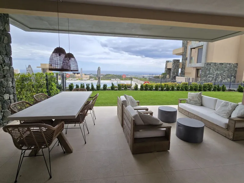 Wonderful 3 Bedroom Ground floor Corner Apartment with Spectacular Mediterranean Views in Real de La Quinta