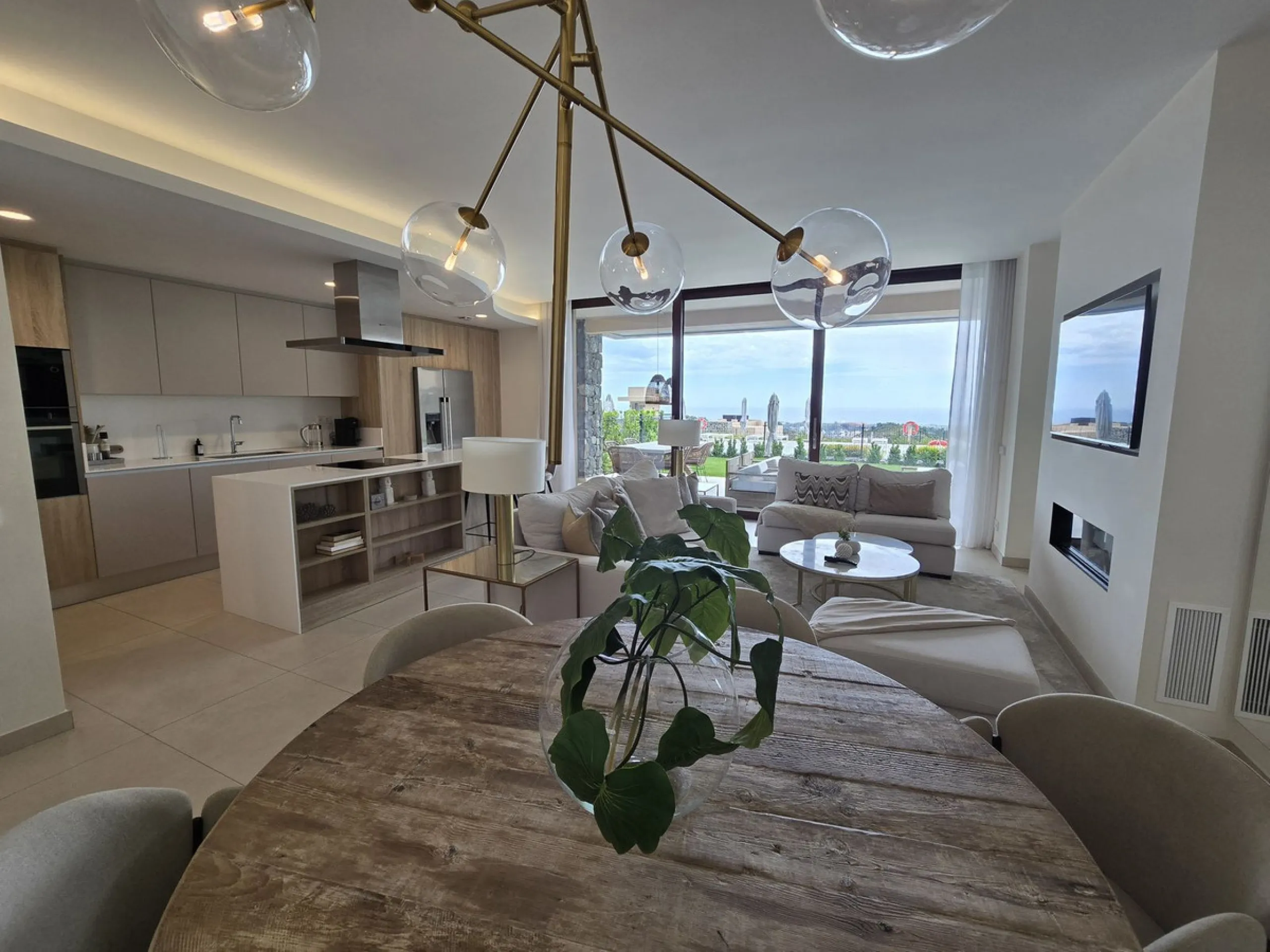 Wonderful 3 Bedroom Ground floor Corner Apartment with Spectacular Mediterranean Views in Real de La Quinta