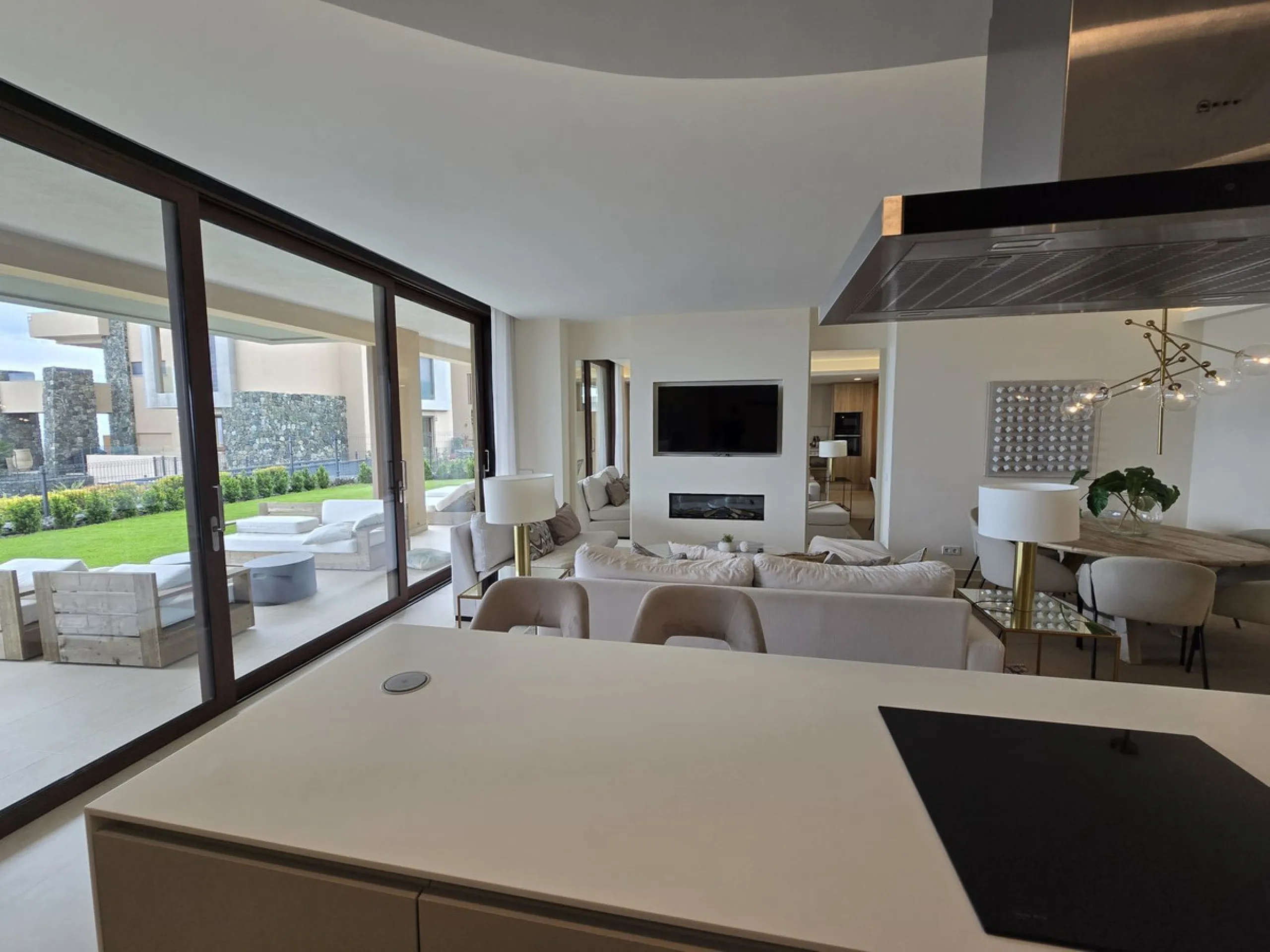 Wonderful 3 Bedroom Ground floor Corner Apartment with Spectacular Mediterranean Views in Real de La Quinta