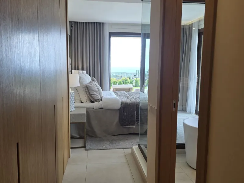 Wonderful 3 Bedroom Ground floor Corner Apartment with Spectacular Mediterranean Views in Real de La Quinta