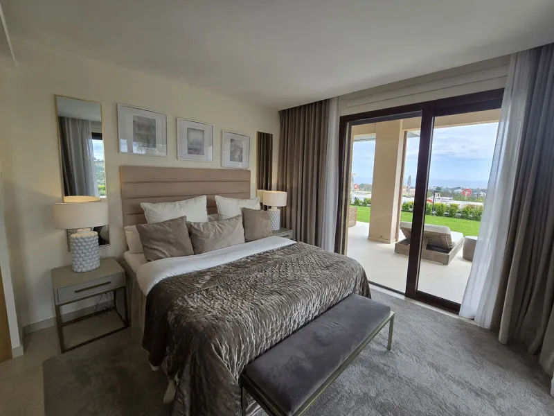 Wonderful 3 Bedroom Ground floor Corner Apartment with Spectacular Mediterranean Views in Real de La Quinta