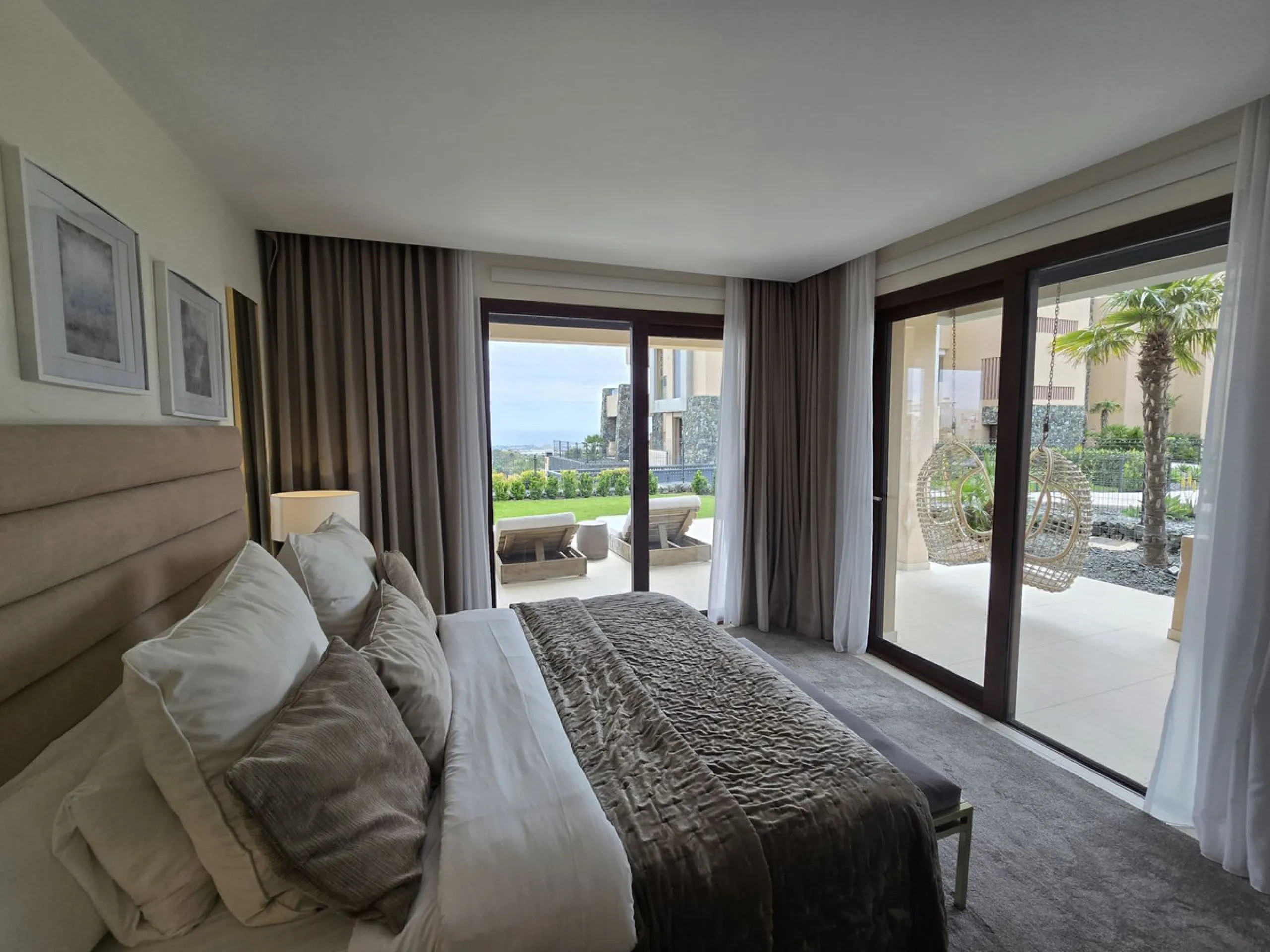 Wonderful 3 Bedroom Ground floor Corner Apartment with Spectacular Mediterranean Views in Real de La Quinta