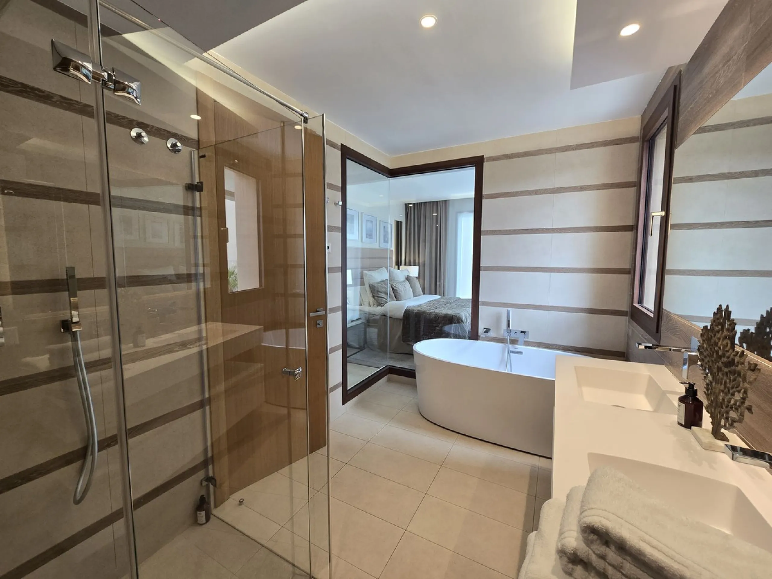 Wonderful 3 Bedroom Ground floor Corner Apartment with Spectacular Mediterranean Views in Real de La Quinta
