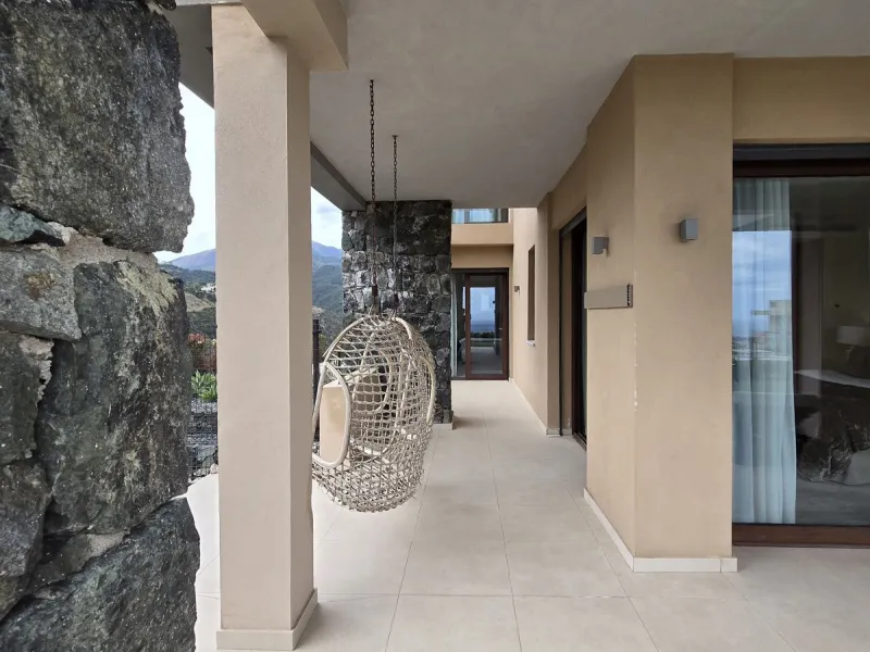 Wonderful 3 Bedroom Ground floor Corner Apartment with Spectacular Mediterranean Views in Real de La Quinta