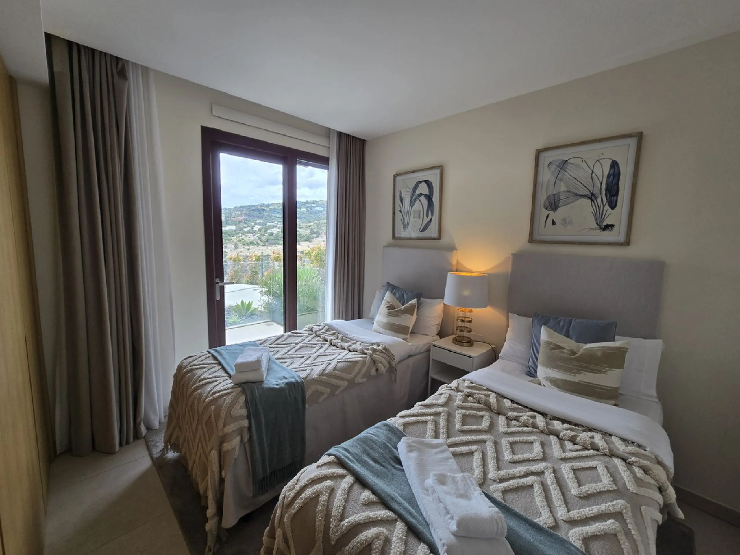 Wonderful 3 Bedroom Ground floor Corner Apartment with Spectacular Mediterranean Views in Real de La Quinta