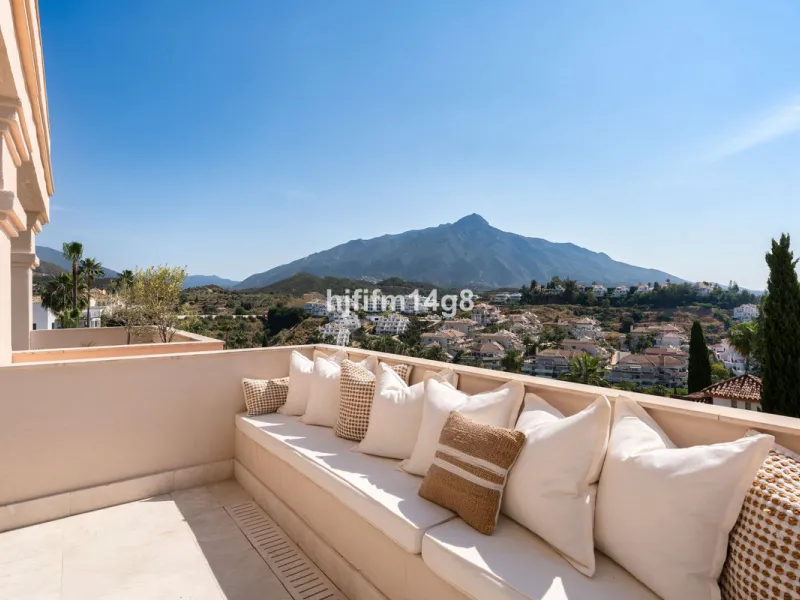 This unit is truly one of a kind. 3-bedroom apartment for sale in the prestigious Albatross Hill complex, located in the heart of Nueva Andalucía's Golf Valley. This elegant home offers the perfect blend of luxury, comfort, and convenience—ideal as a perm