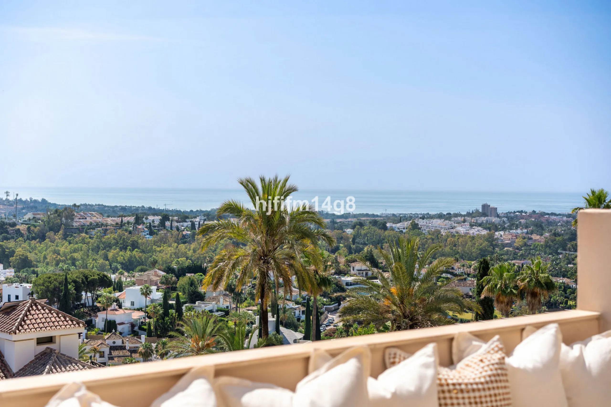 This unit is truly one of a kind. 3-bedroom apartment for sale in the prestigious Albatross Hill complex, located in the heart of Nueva Andalucía's Golf Valley. This elegant home offers the perfect blend of luxury, comfort, and convenience—ideal as a perm