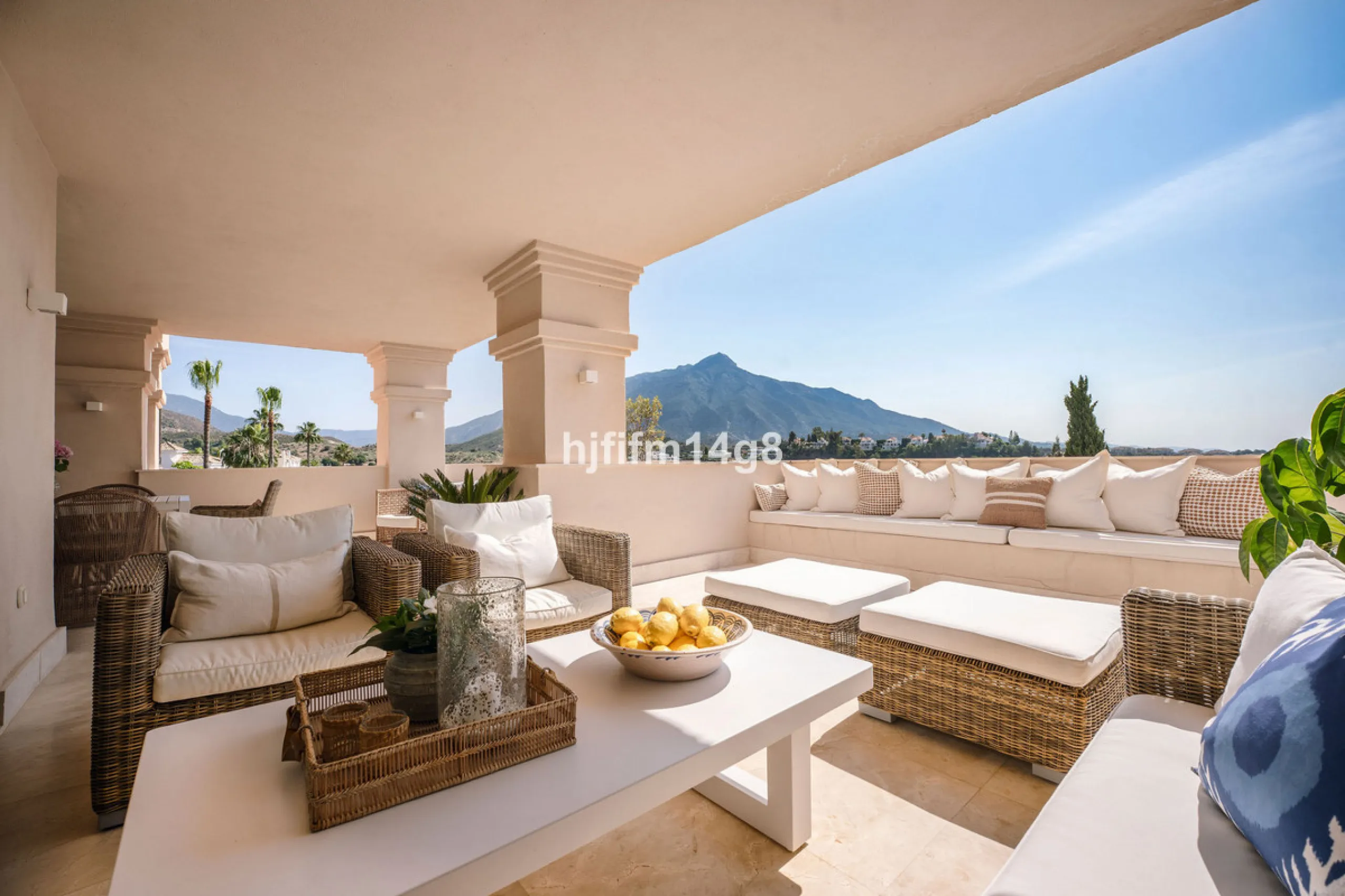 This unit is truly one of a kind. 3-bedroom apartment for sale in the prestigious Albatross Hill complex, located in the heart of Nueva Andalucía's Golf Valley. This elegant home offers the perfect blend of luxury, comfort, and convenience—ideal as a perm