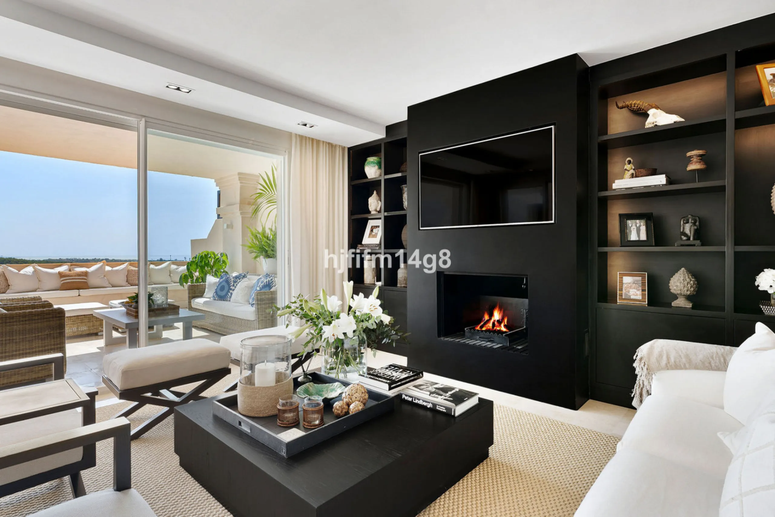 This unit is truly one of a kind. 3-bedroom apartment for sale in the prestigious Albatross Hill complex, located in the heart of Nueva Andalucía's Golf Valley. This elegant home offers the perfect blend of luxury, comfort, and convenience—ideal as a perm