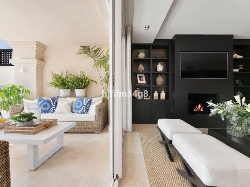 This unit is truly one of a kind. 3-bedroom apartment for sale in the prestigious Albatross Hill complex, located in the heart of Nueva Andalucía's Golf Valley. This elegant home offers the perfect blend of luxury, comfort, and convenience—ideal as a perm
