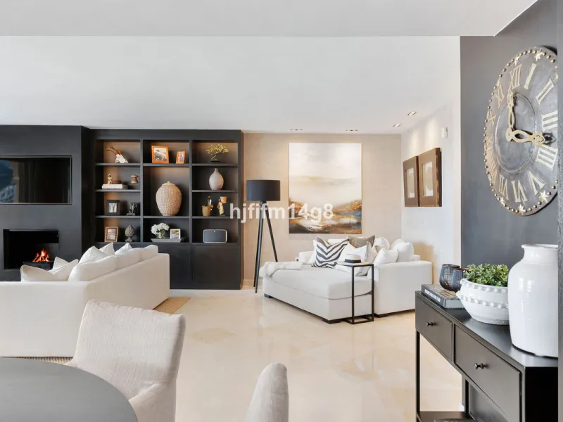 This unit is truly one of a kind. 3-bedroom apartment for sale in the prestigious Albatross Hill complex, located in the heart of Nueva Andalucía's Golf Valley. This elegant home offers the perfect blend of luxury, comfort, and convenience—ideal as a perm