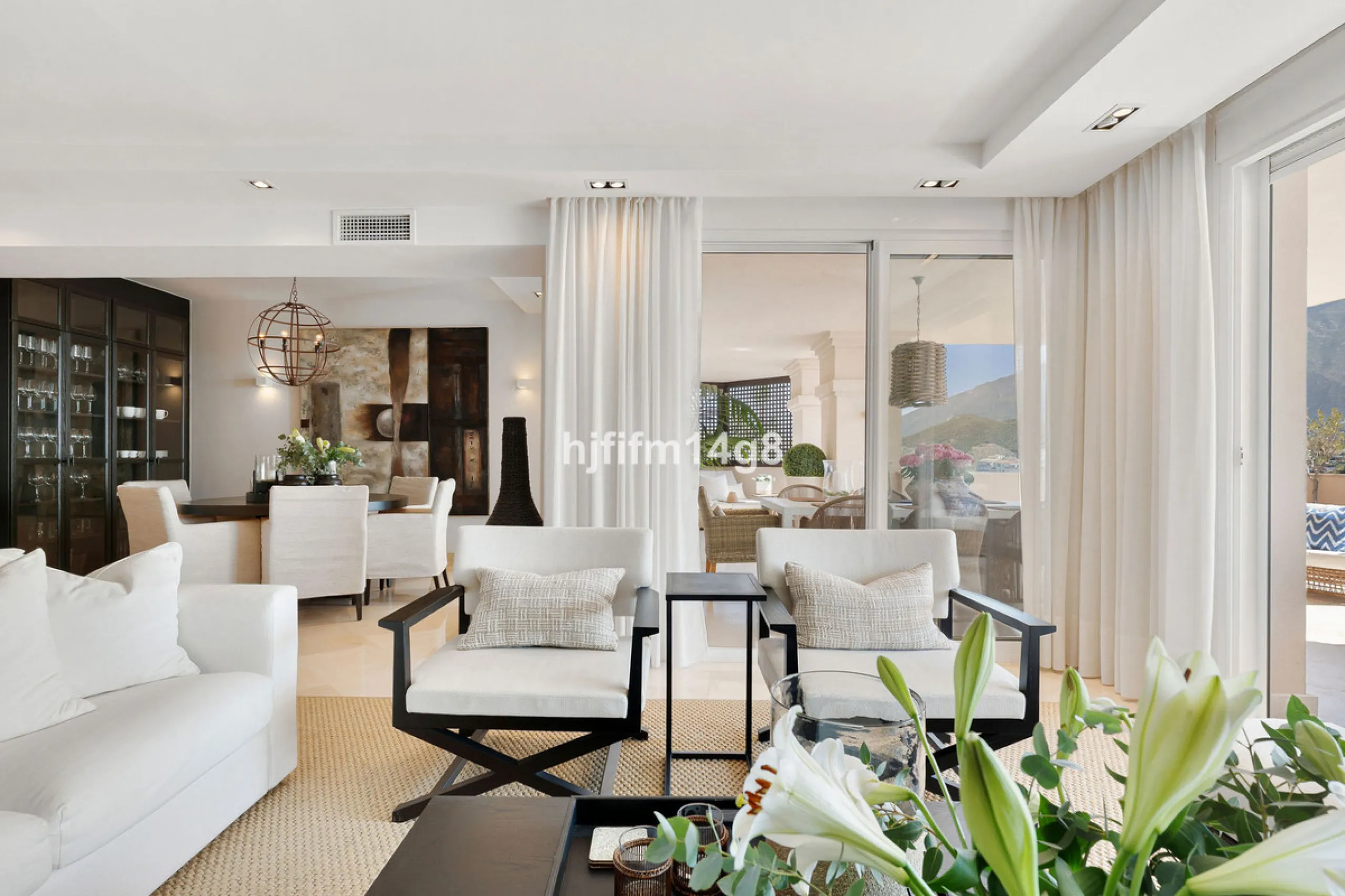 This unit is truly one of a kind. 3-bedroom apartment for sale in the prestigious Albatross Hill complex, located in the heart of Nueva Andalucía's Golf Valley. This elegant home offers the perfect blend of luxury, comfort, and convenience—ideal as a perm