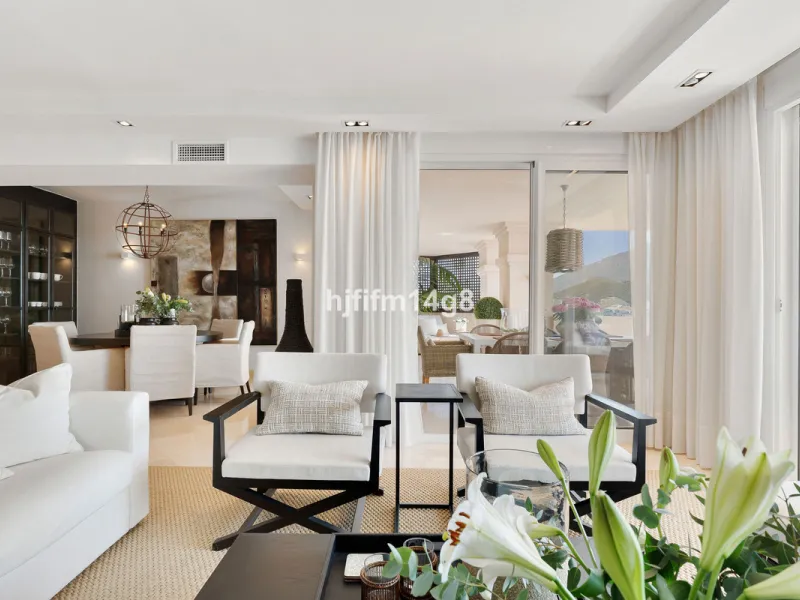 This unit is truly one of a kind. 3-bedroom apartment for sale in the prestigious Albatross Hill complex, located in the heart of Nueva Andalucía's Golf Valley. This elegant home offers the perfect blend of luxury, comfort, and convenience—ideal as a perm