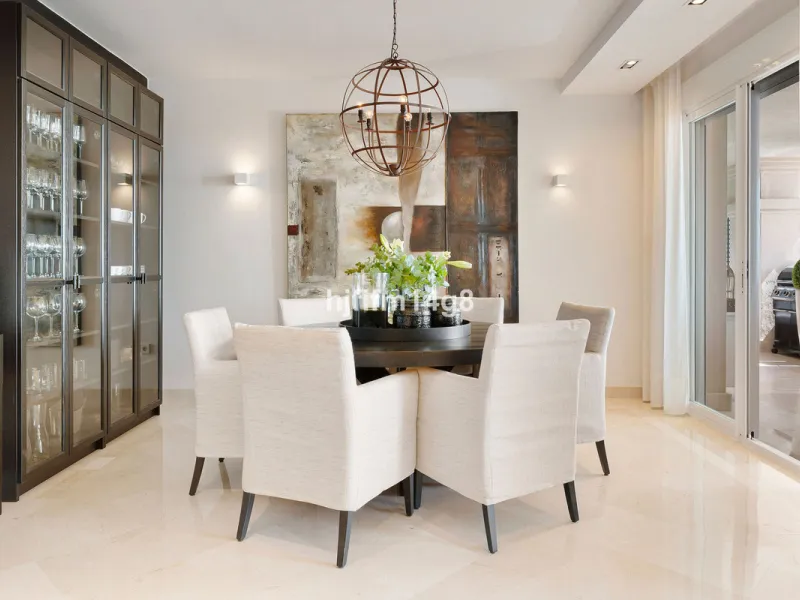This unit is truly one of a kind. 3-bedroom apartment for sale in the prestigious Albatross Hill complex, located in the heart of Nueva Andalucía's Golf Valley. This elegant home offers the perfect blend of luxury, comfort, and convenience—ideal as a perm