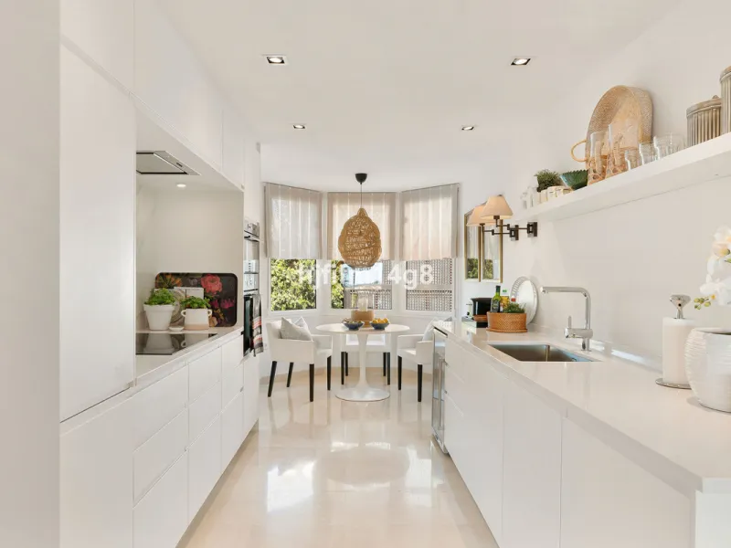 This unit is truly one of a kind. 3-bedroom apartment for sale in the prestigious Albatross Hill complex, located in the heart of Nueva Andalucía's Golf Valley. This elegant home offers the perfect blend of luxury, comfort, and convenience—ideal as a perm