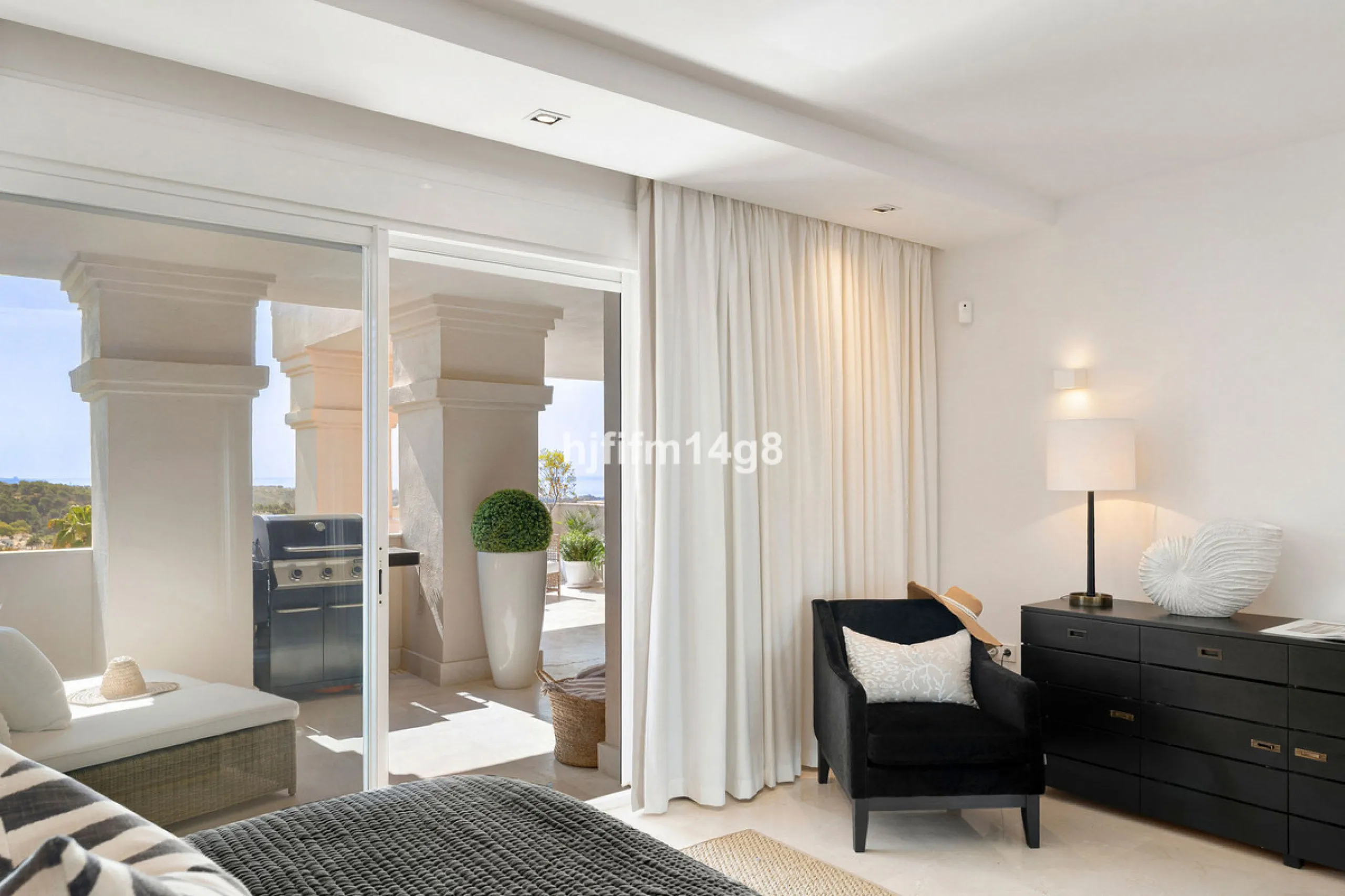 This unit is truly one of a kind. 3-bedroom apartment for sale in the prestigious Albatross Hill complex, located in the heart of Nueva Andalucía's Golf Valley. This elegant home offers the perfect blend of luxury, comfort, and convenience—ideal as a perm
