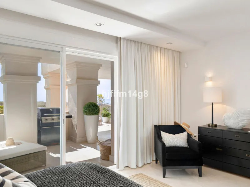 This unit is truly one of a kind. 3-bedroom apartment for sale in the prestigious Albatross Hill complex, located in the heart of Nueva Andalucía's Golf Valley. This elegant home offers the perfect blend of luxury, comfort, and convenience—ideal as a perm